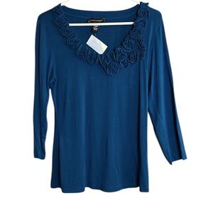 Cable & Gauge Teal Green/Blue Pullover 3/3 Sleeve Top with Rosettes at the Front